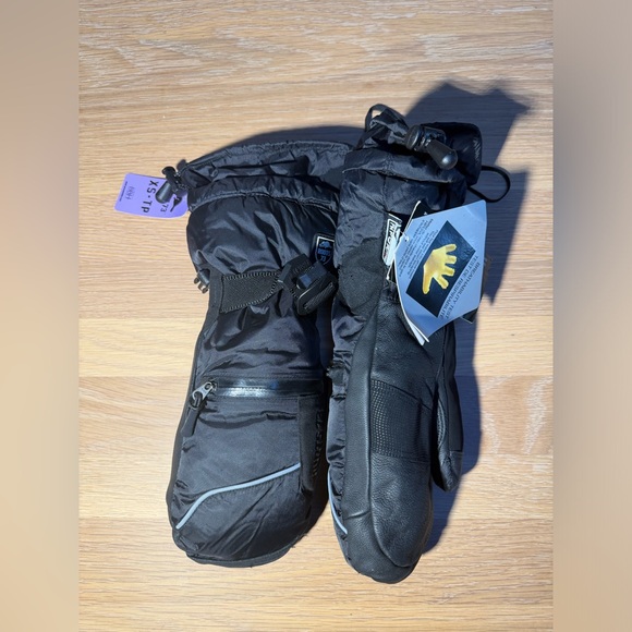 Black Roots Mittens - Picture 3 of 10